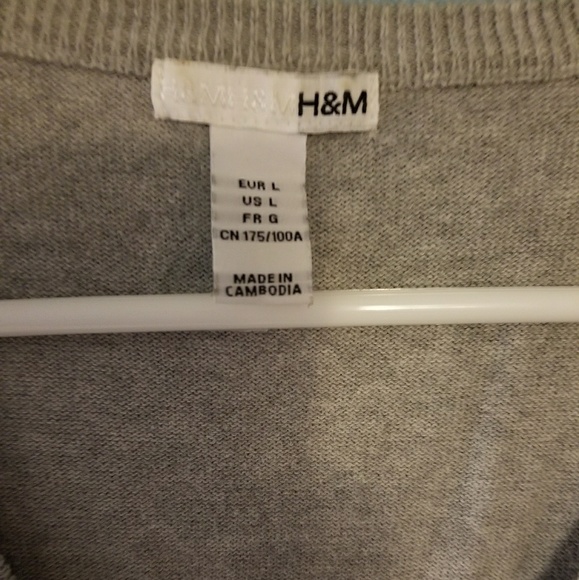 3/4 sleeve v-neck sweater - Picture 3 of 3