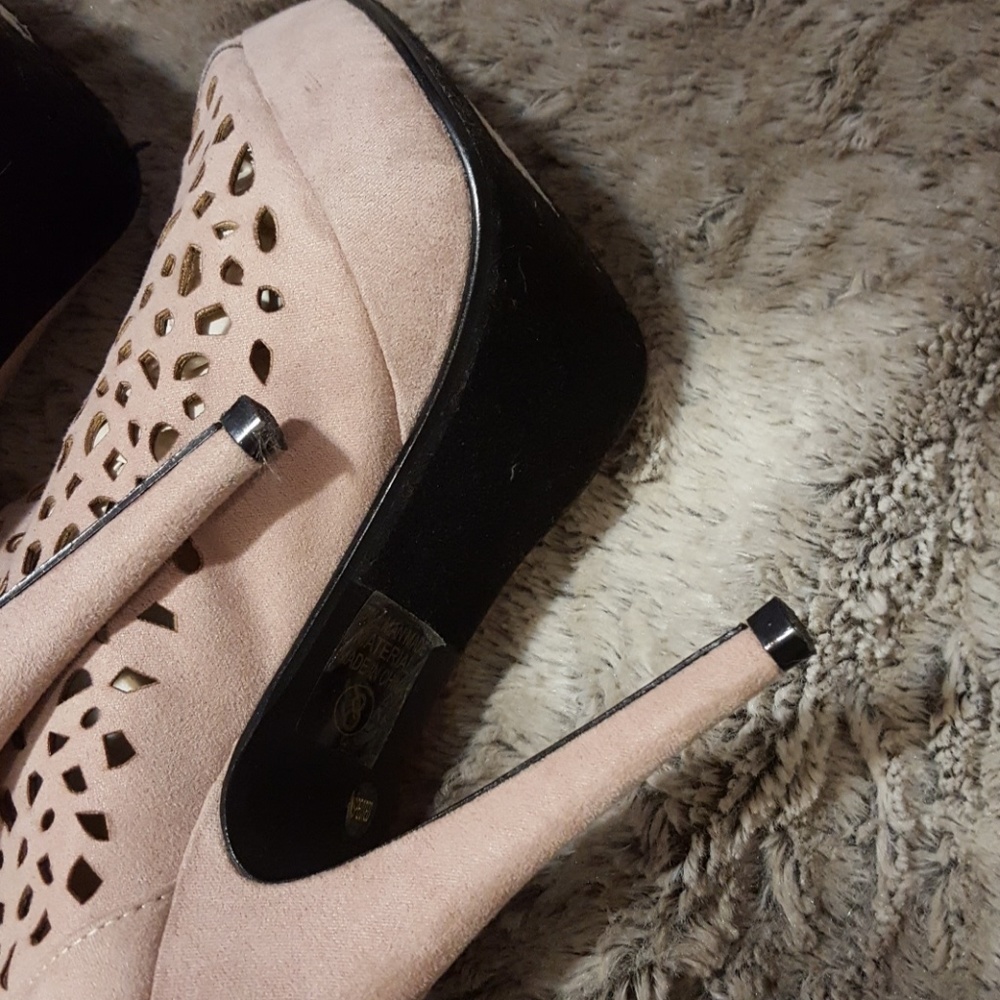 Heels - Picture 5 of 7