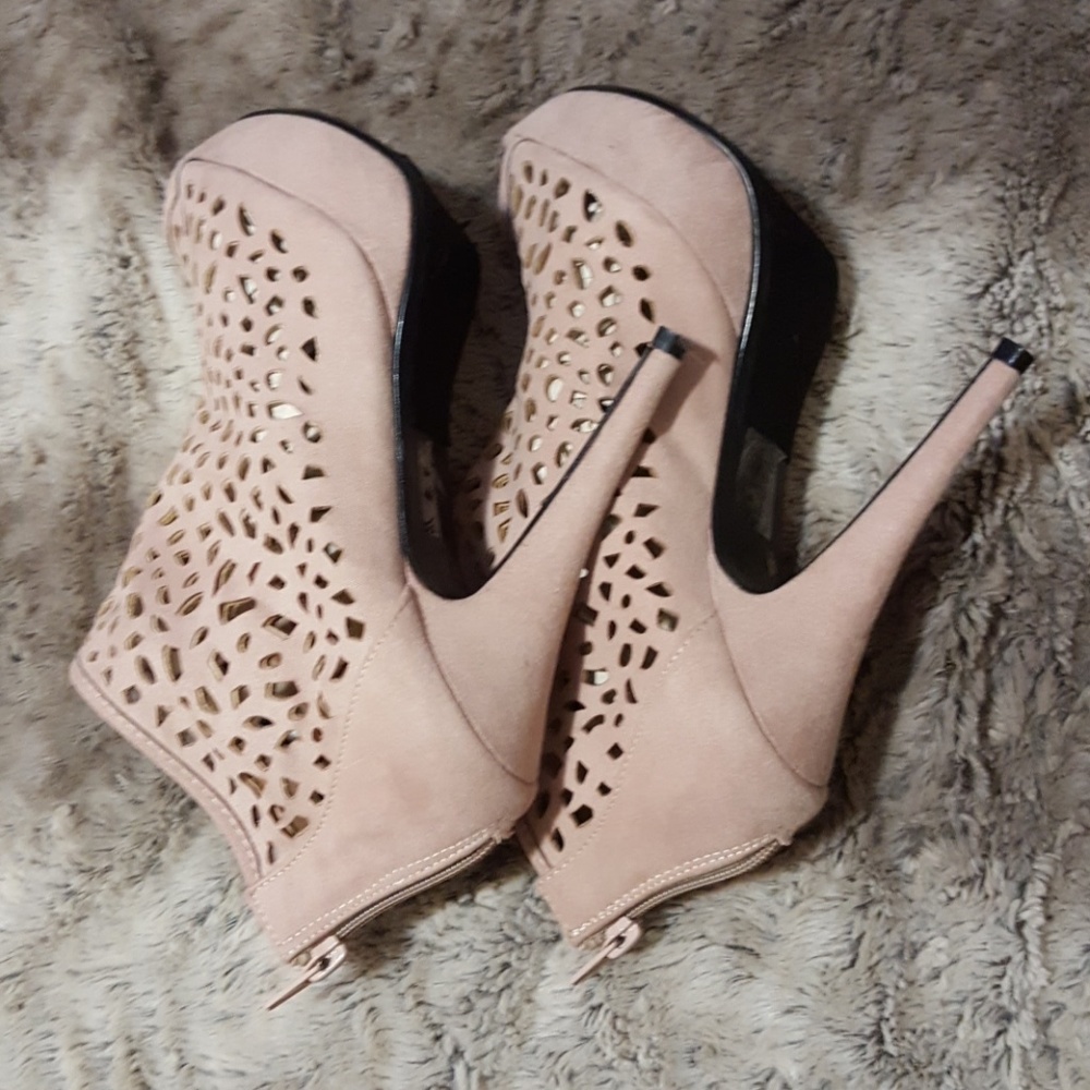 Heels - Picture 6 of 7