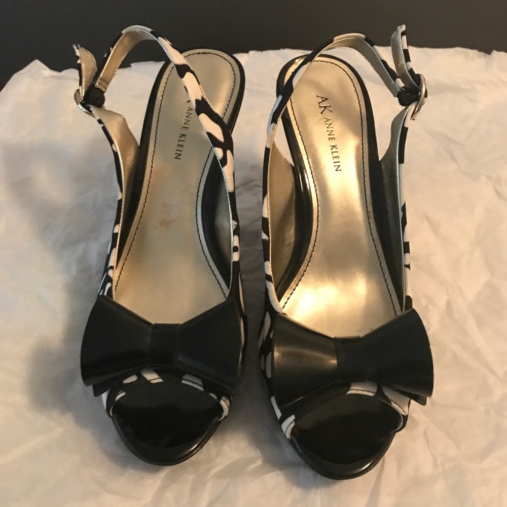 ⭐️Anne Klein iFlex high heeled shoes with bow, 9M.