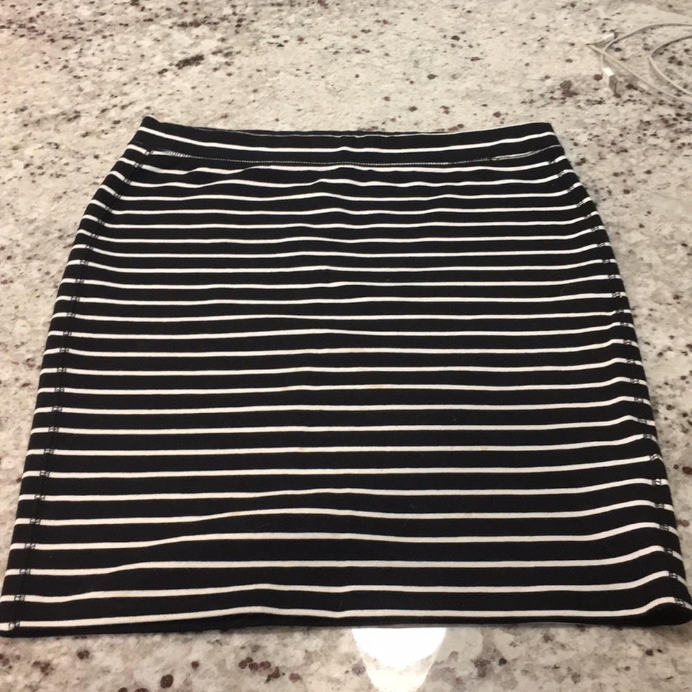 White and navy skirt 🌸