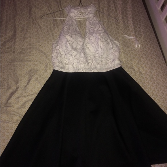 White and black halter dress - Picture 1 of 3