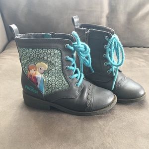 Frozen boots, size 11. Like new!!