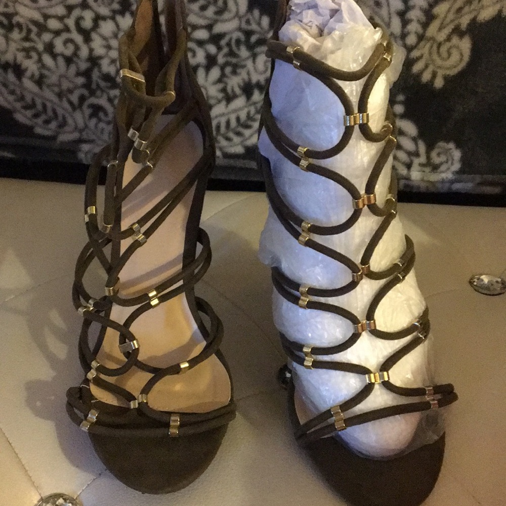 BRAND NEW IN THE BOX SIZE 8 army green heels!