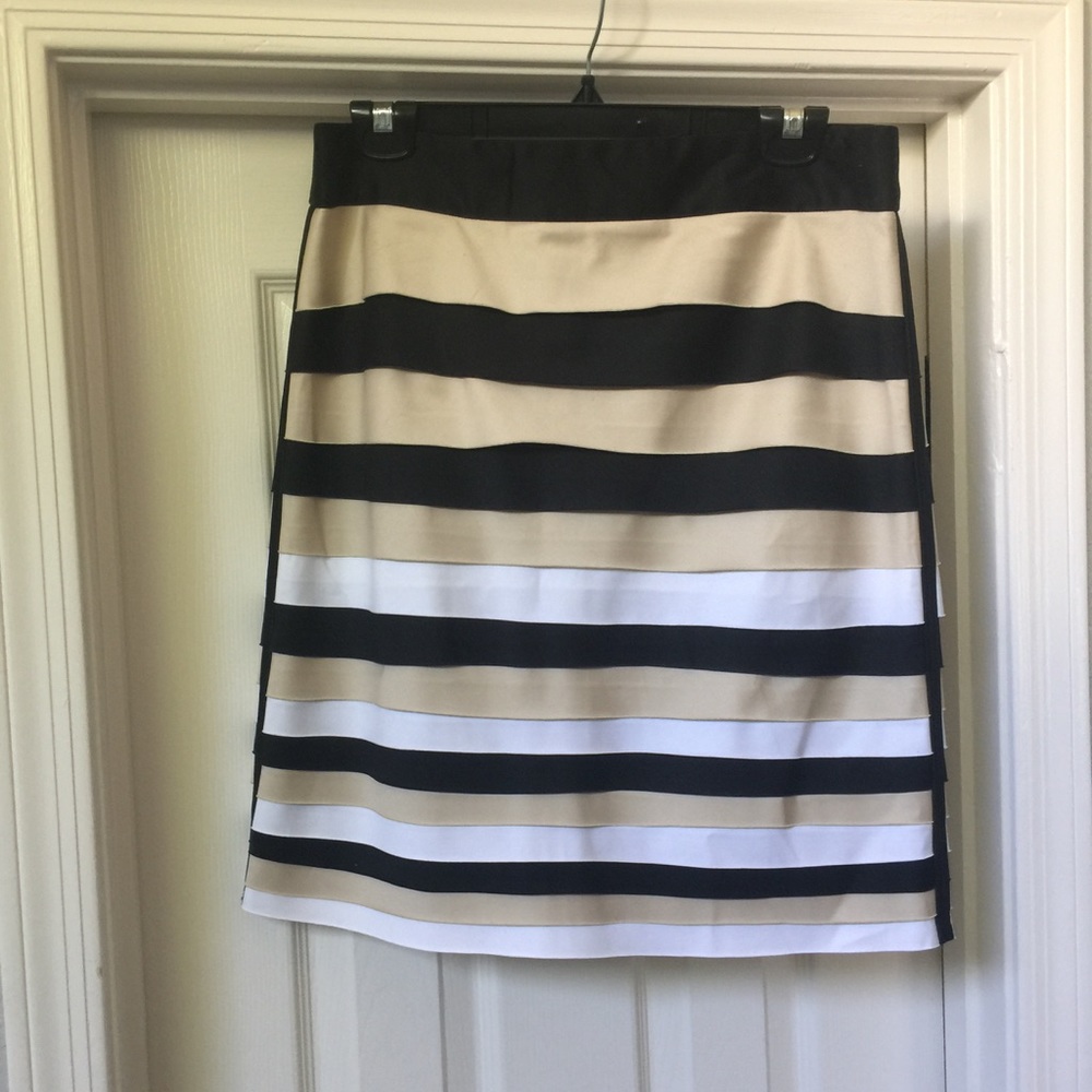 WHITE HOUSE BLACK MARKET Skirt