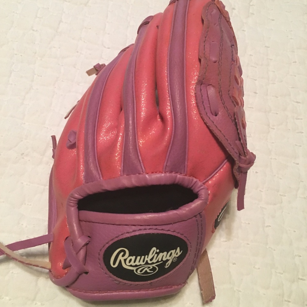 Rawlings 9 inch girls glitter glove!