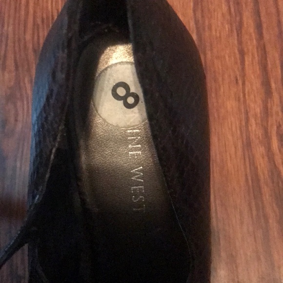 Brown snakeskin Nine West heels. NEVER WORN. - Picture 2 of 2