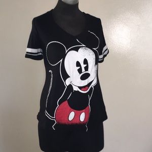 CLOSET CLOSING-Black graphic t-shirt Disney themed
