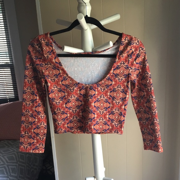 Patterned crop top! - Picture 2 of 3
