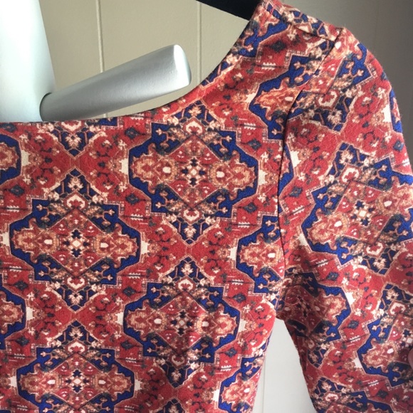 Patterned crop top! - Picture 3 of 3