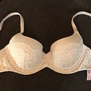 Victoria's Secret body by Victoria bra NWT