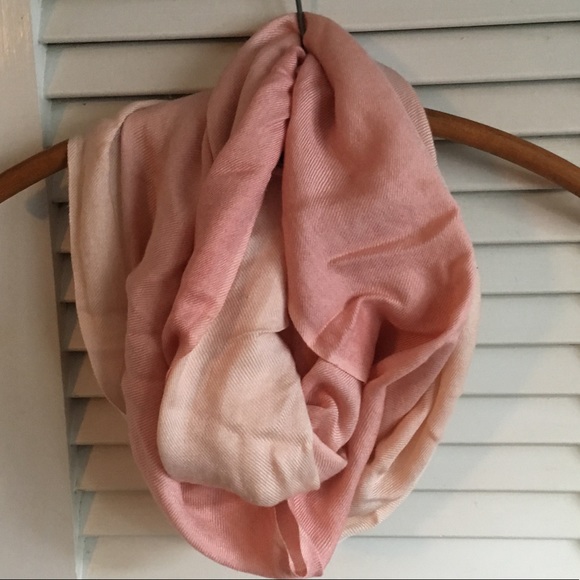 Bundle of 4 scarves - Picture 2 of 6