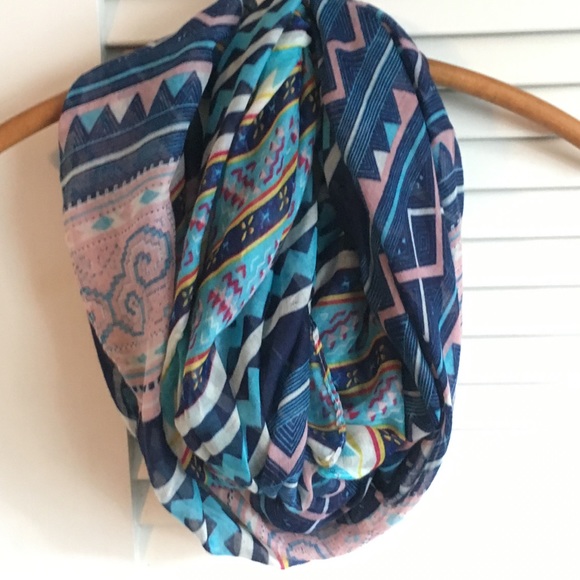 Bundle of 4 scarves - Picture 4 of 6