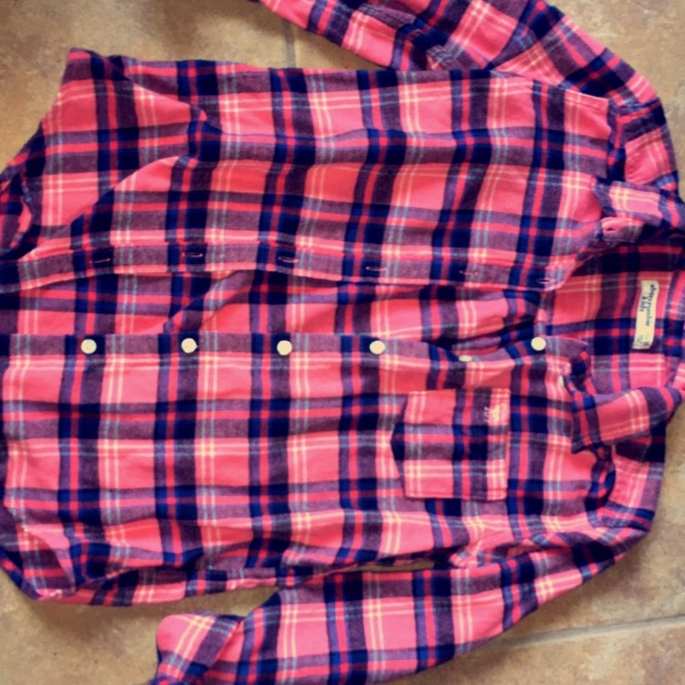 A Plad Abercrombie shirt