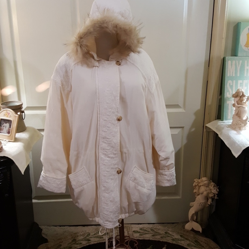 Express Coat w/Hood. Faux Fur is Removable. Med/Lg