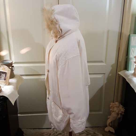 Express Coat w/Hood. Faux Fur is Removable. Med/Lg - Picture 3 of 8