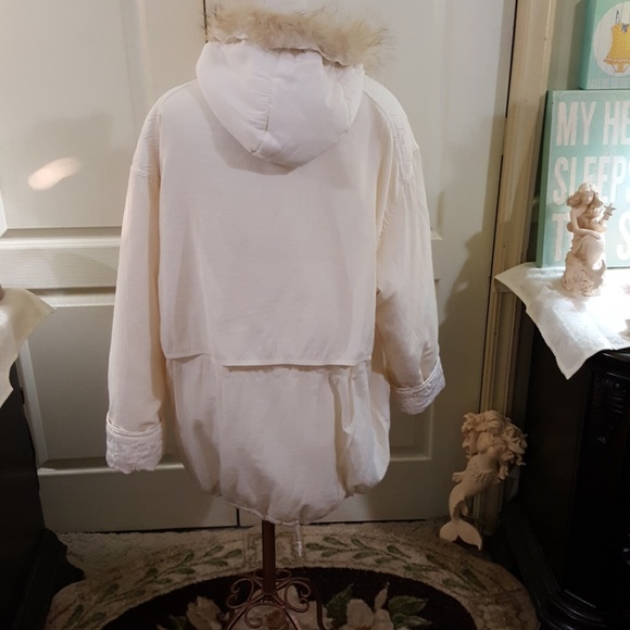 Express Coat w/Hood. Faux Fur is Removable. Med/Lg - Picture 4 of 8