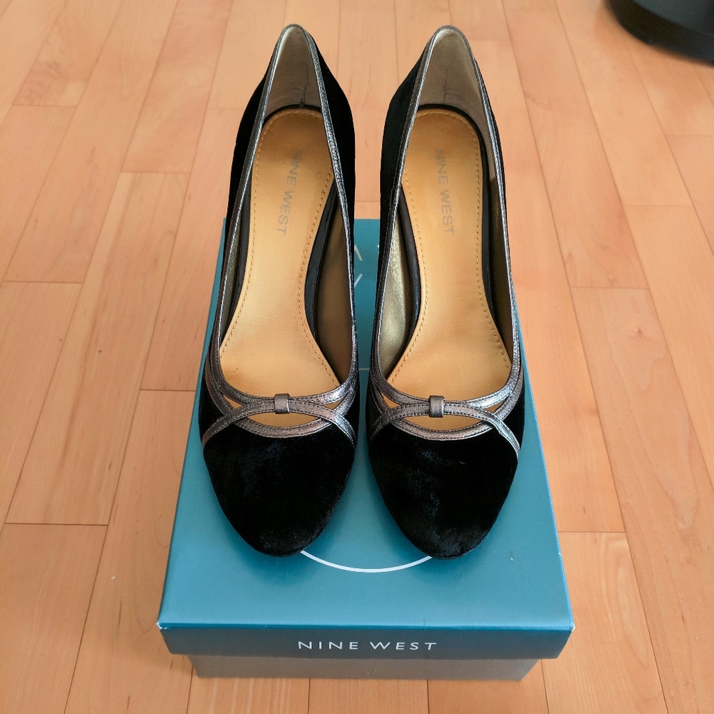 NWB Nine West Black Fabric/Leather Tallara Pump