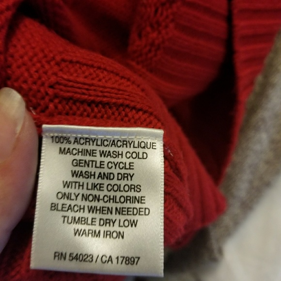 Red, V-neck, short sleeve sweater - Picture 2 of 4