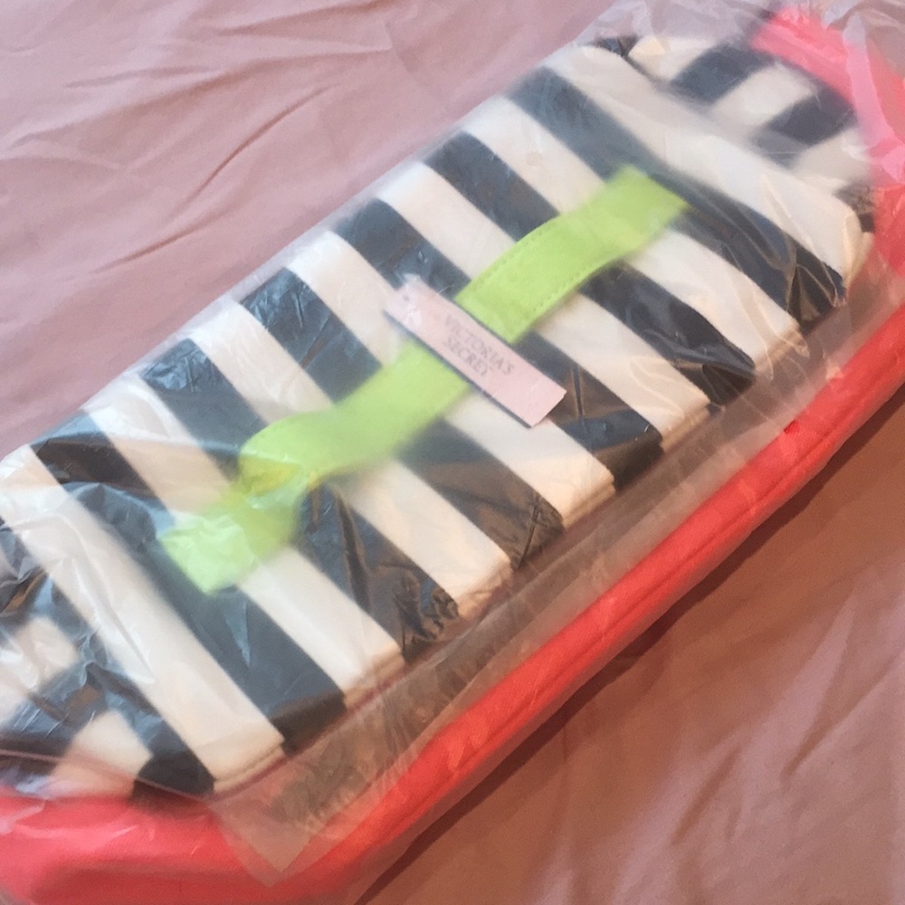VS makeup & bra case NWT
