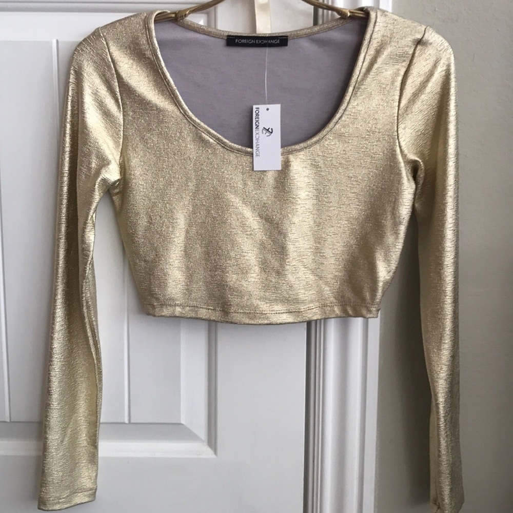 🆕GOLD crop top metallic be a ⭐️ in this top💥
