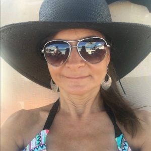 Meet your Posher, Paula