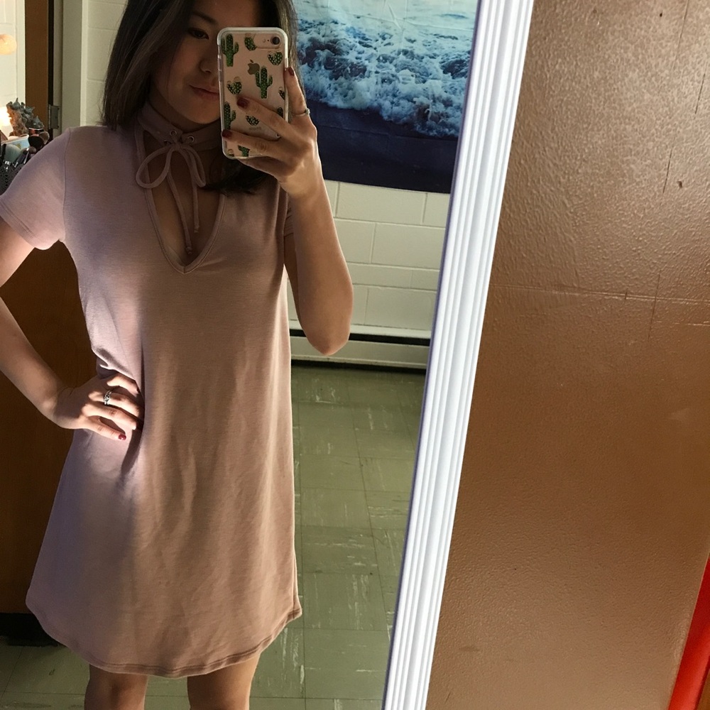 💛💛Baby pink dress- tied neck💛💛