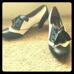 Poetic License Oxford Pumps
