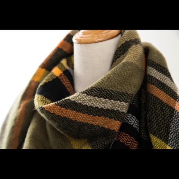 | OLIVE SOFT PLAID SCARF | - Picture 3 of 7