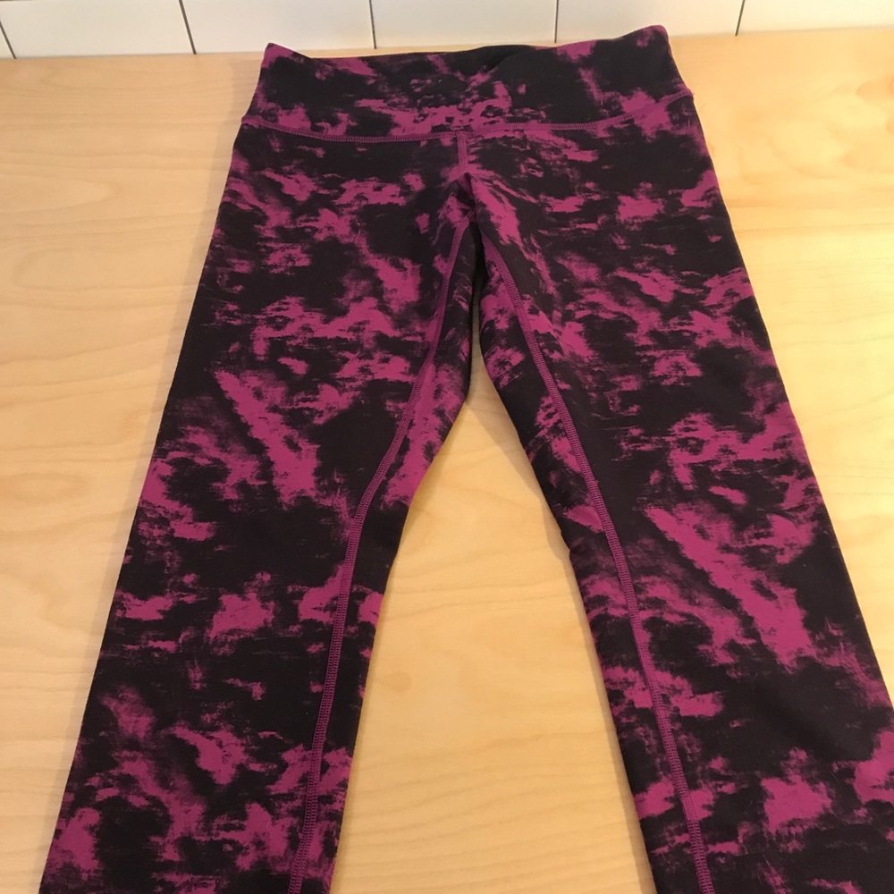 Lululemon Wunder Under crops tie-dye