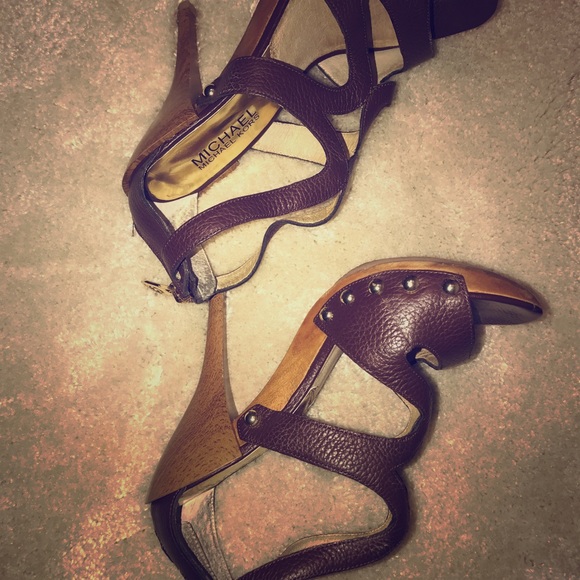 MICHAEL KORS...CLEAN - Picture 2 of 4