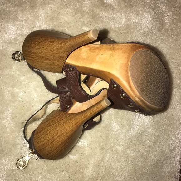 MICHAEL KORS...CLEAN - Picture 3 of 4