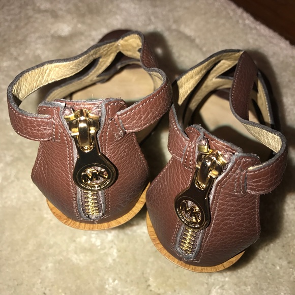 MICHAEL KORS...CLEAN - Picture 4 of 4