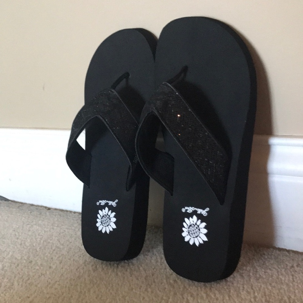 Yellow Box BNIB Patrizia black sparkle flip flops!