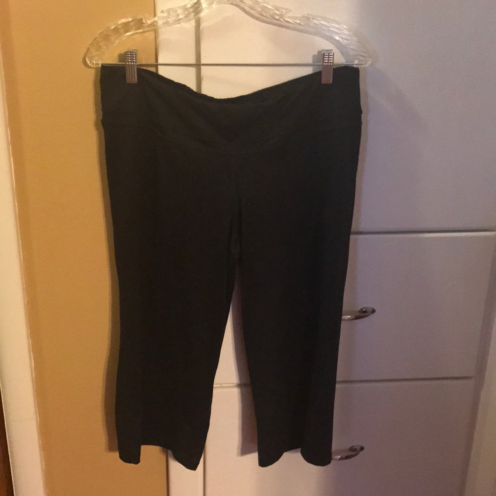 Black athletic capris
