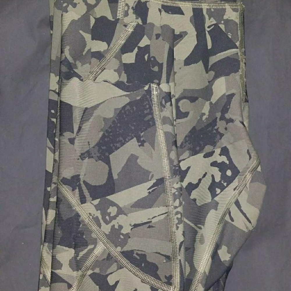 Lulu's lemon leggings