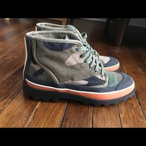 Valentino size 8 camo boots