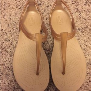 Isabella Crocs size 6