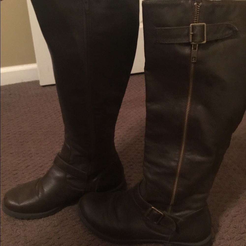 Y'all brown riding boots with buckle detail