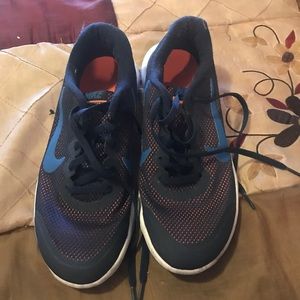 Boys 6Y Nike shoes