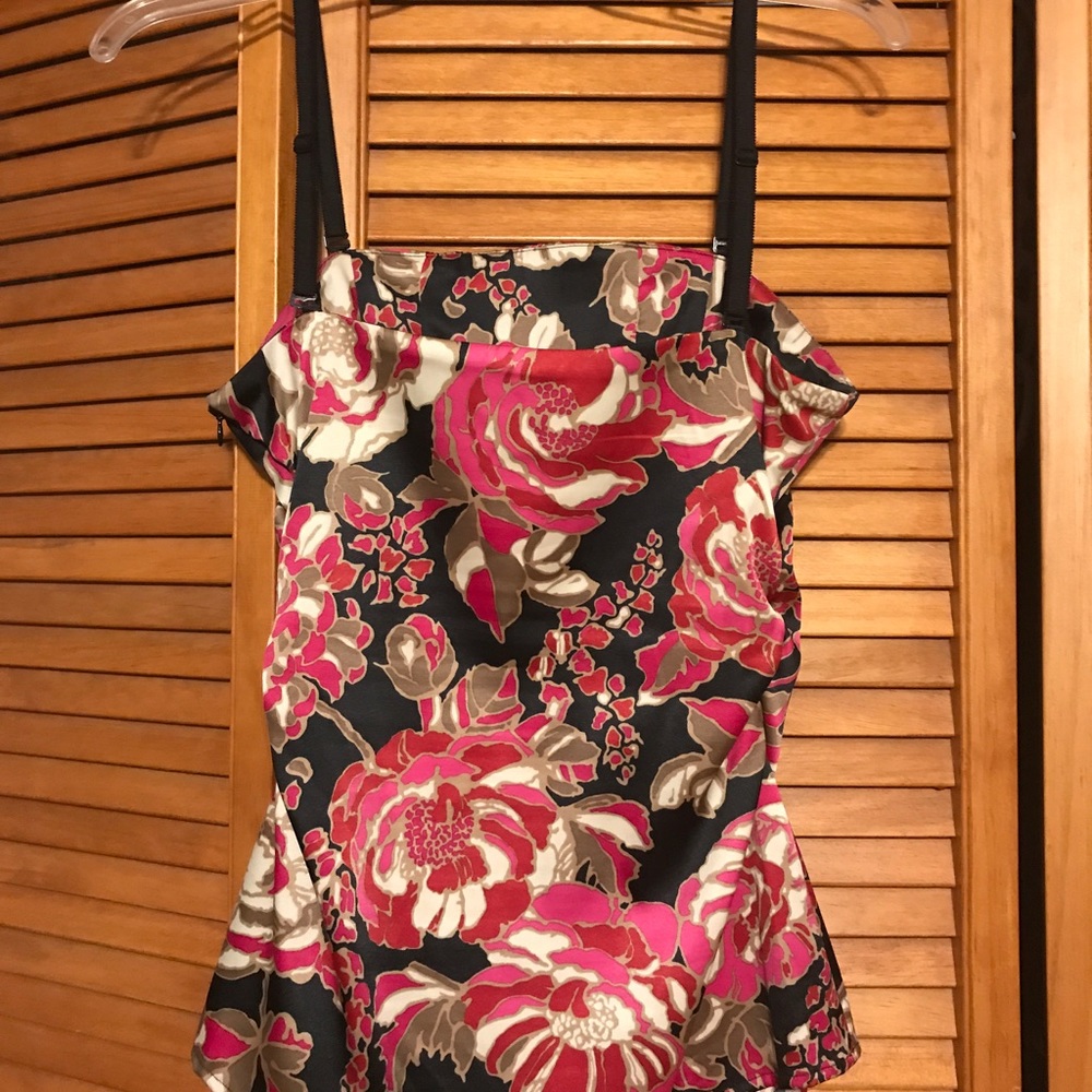 Guess - Picture 2 of 4