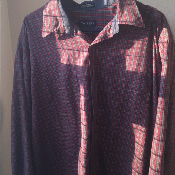 Van Heusen long sleeve Button-up - Picture 2 of 3