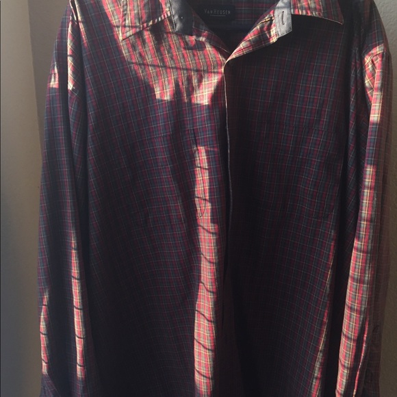Van Heusen long sleeve Button-up - Picture 3 of 3