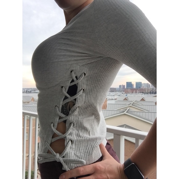 NWT Double Sided Lace-up Top 😍 - Picture 2 of 6