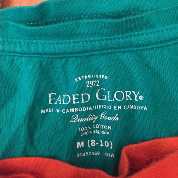 Two basic short sleeved shirts - Picture 2 of 3