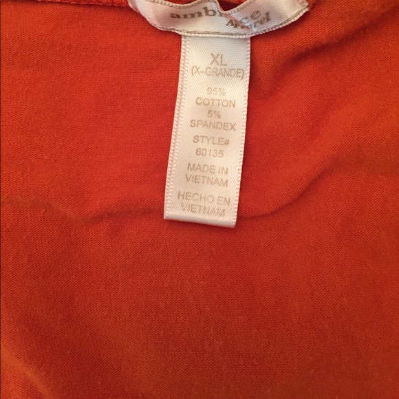 Two basic short sleeved shirts - Picture 3 of 3