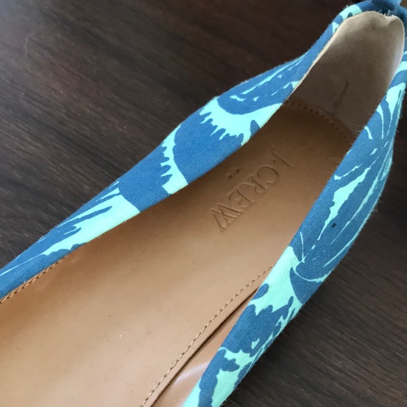J.Crew beach ๐ print flats - Picture 2 of 3