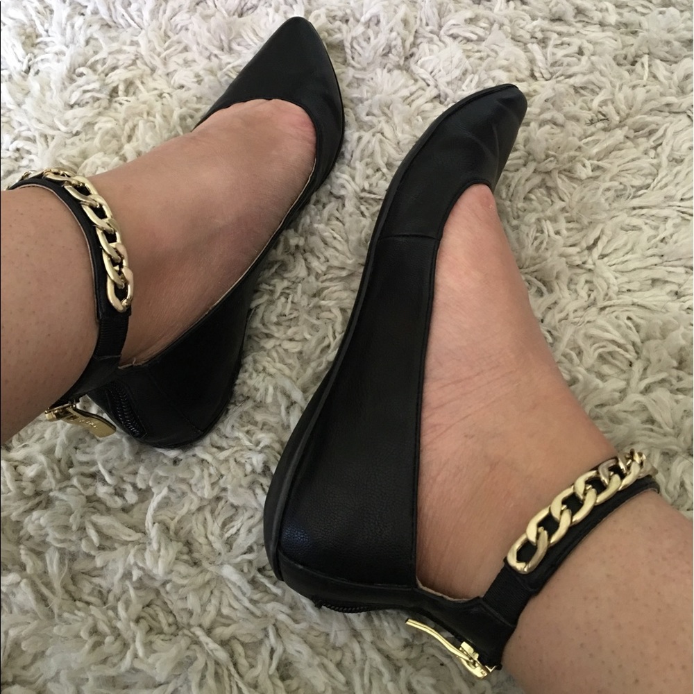 BCBGeneration - gold chain ankle strap black flats