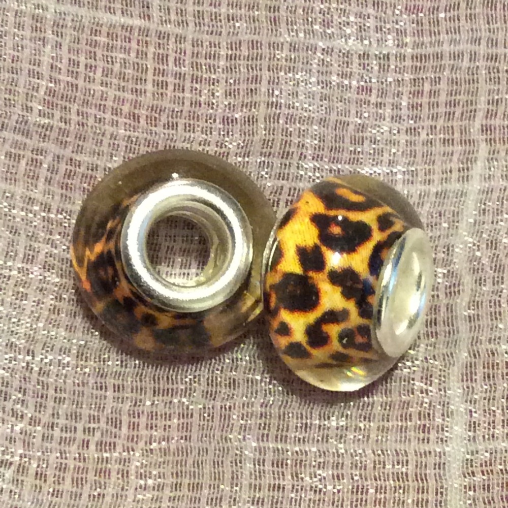 ๐ 2PC ANIMAL PRINT LEOPARD BEAD CHARM GEM DIY LUV - Picture 2 of 8