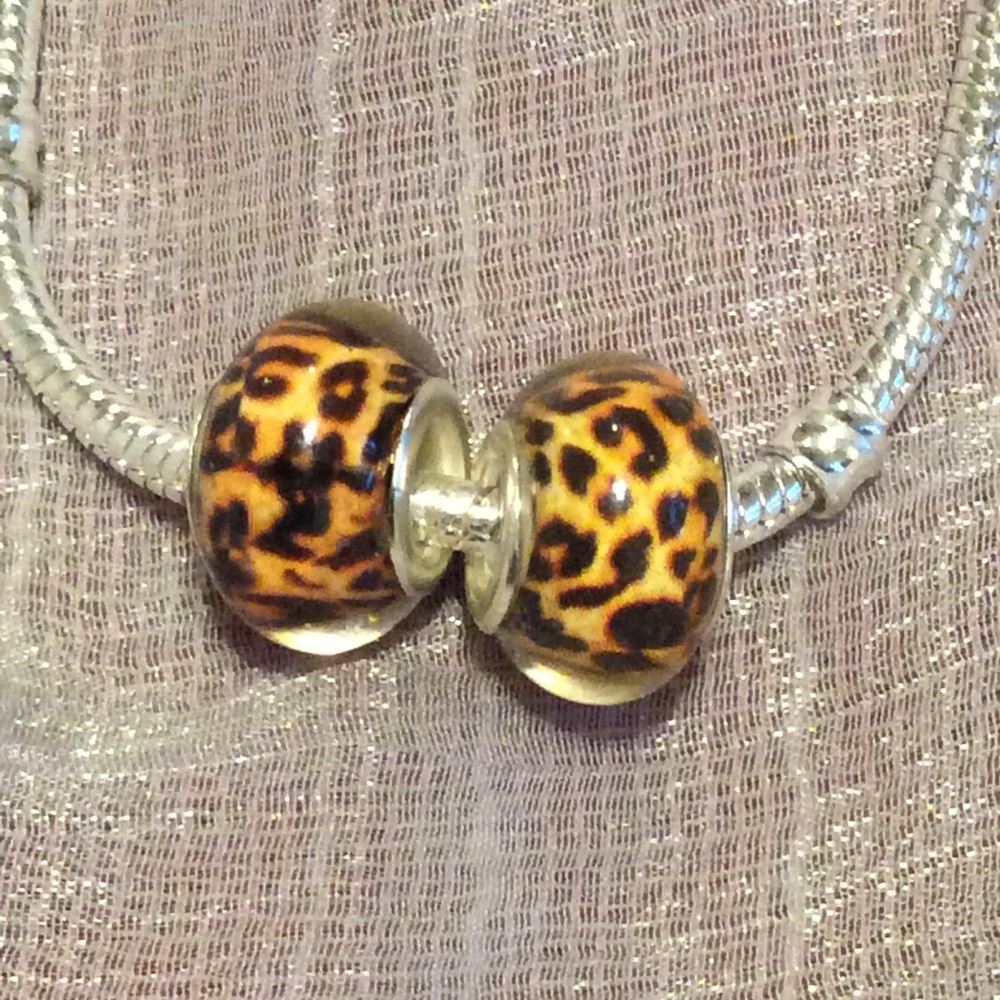 ๐ 2PC ANIMAL PRINT LEOPARD BEAD CHARM GEM DIY LUV - Picture 6 of 8